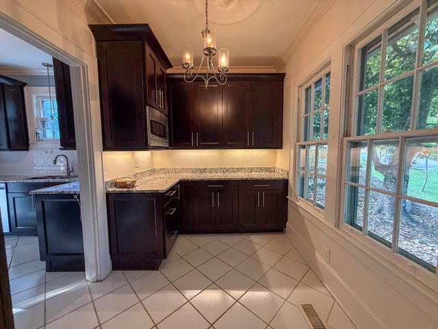 1801 Hixson Pike, Chattanooga, TN 37405