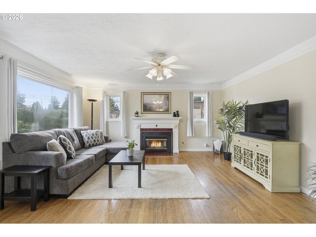 18505 Ne GLISAN St, Portland, OR 97230