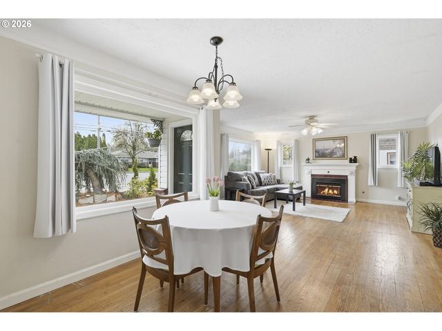 18505 Ne GLISAN St, Portland, OR 97230