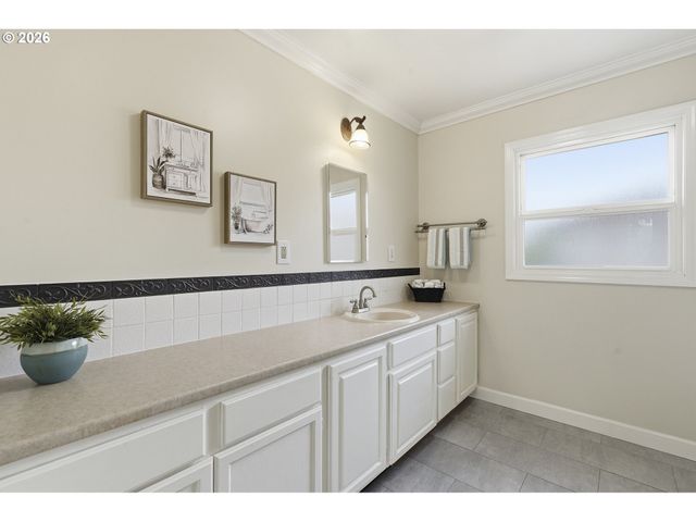 18505 Ne GLISAN St, Portland, OR 97230