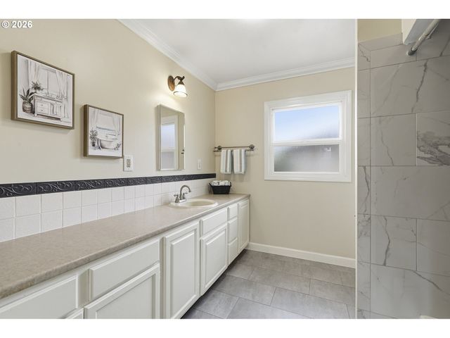 18505 Ne GLISAN St, Portland, OR 97230