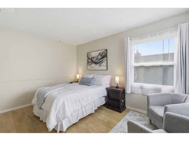 18505 Ne GLISAN St, Portland, OR 97230