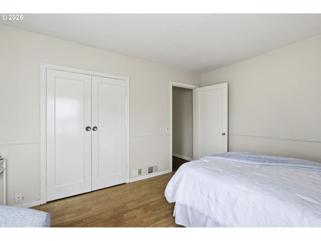 18505 Ne GLISAN St, Portland, OR 97230