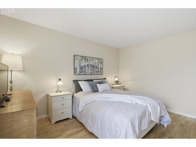 18505 Ne GLISAN St, Portland, OR 97230