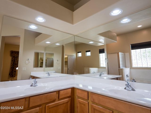 10534 E George Brookbank Place, Tucson, AZ 85747