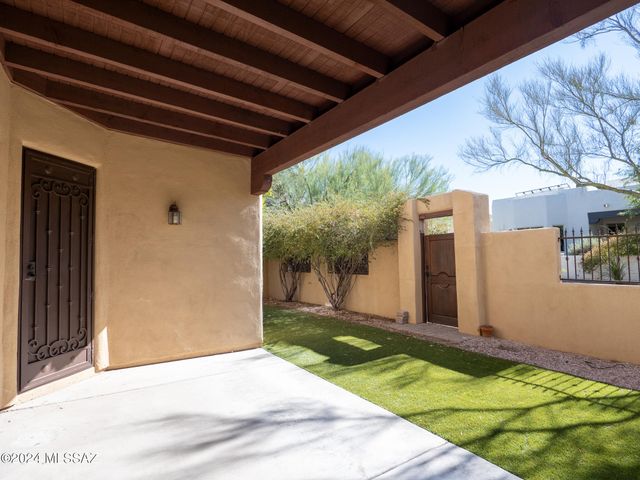 10534 E George Brookbank Place, Tucson, AZ 85747