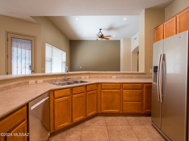 10534 E George Brookbank Place, Tucson, AZ 85747