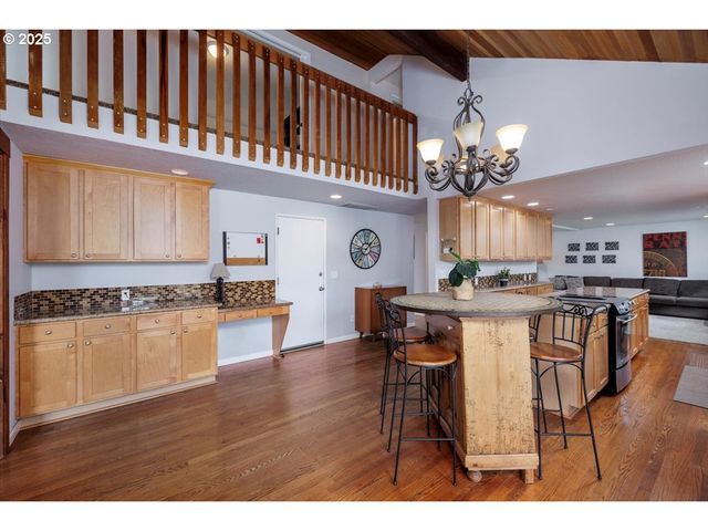 4905 Nw KAHNEETA Ct, Portland, OR 97229