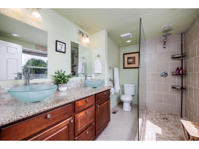 4905 Nw KAHNEETA Ct, Portland, OR 97229