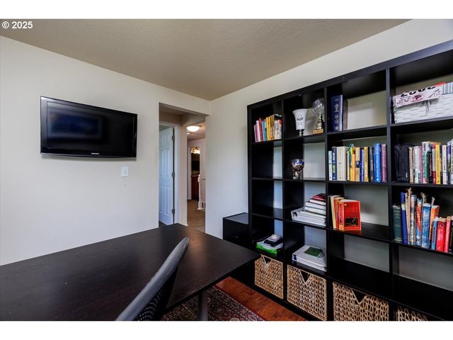 4905 Nw KAHNEETA Ct, Portland, OR 97229