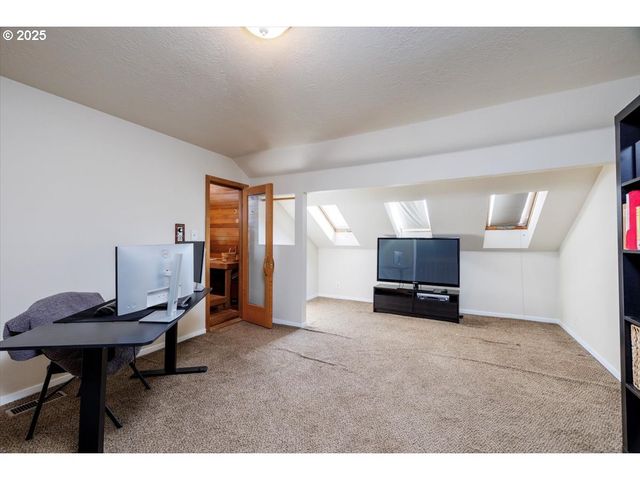 4905 Nw KAHNEETA Ct, Portland, OR 97229