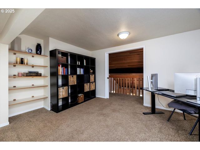 4905 Nw KAHNEETA Ct, Portland, OR 97229