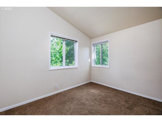 4905 Nw KAHNEETA Ct, Portland, OR 97229