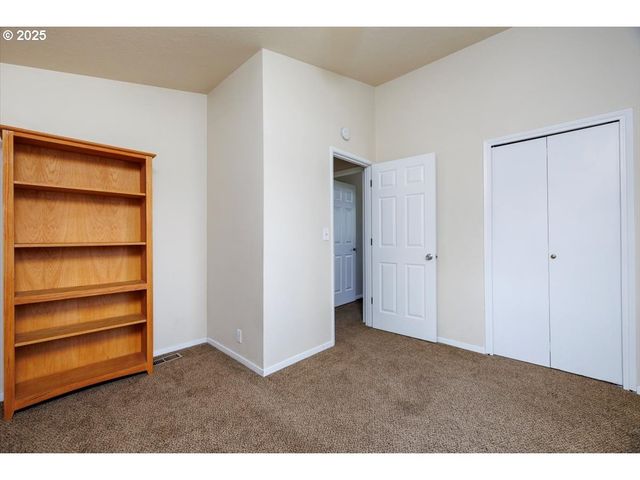 4905 Nw KAHNEETA Ct, Portland, OR 97229