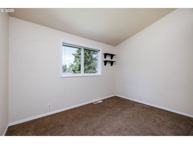 4905 Nw KAHNEETA Ct, Portland, OR 97229