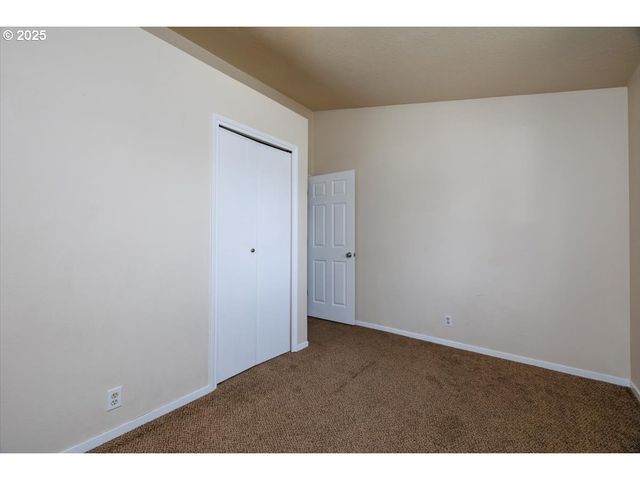 4905 Nw KAHNEETA Ct, Portland, OR 97229