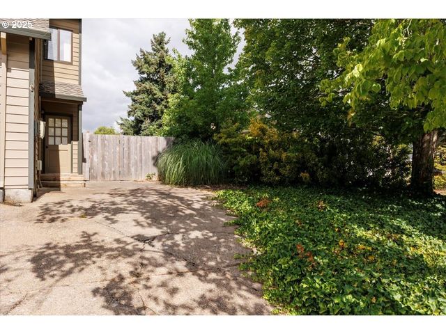 4905 Nw KAHNEETA Ct, Portland, OR 97229