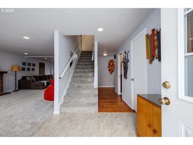 4905 Nw KAHNEETA Ct, Portland, OR 97229