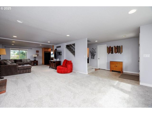 4905 Nw KAHNEETA Ct, Portland, OR 97229