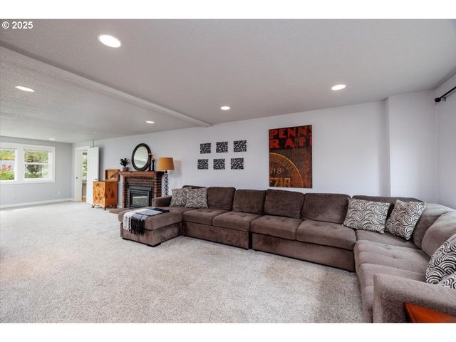 4905 Nw KAHNEETA Ct, Portland, OR 97229