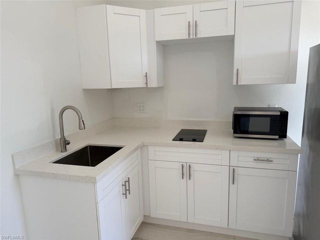 423 Kismet PKWY E, Cape Coral, FL 33909