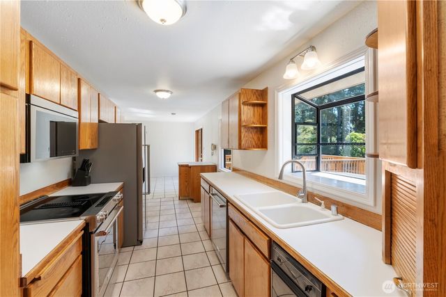 4803 Military Road E, Tacoma, WA 98446