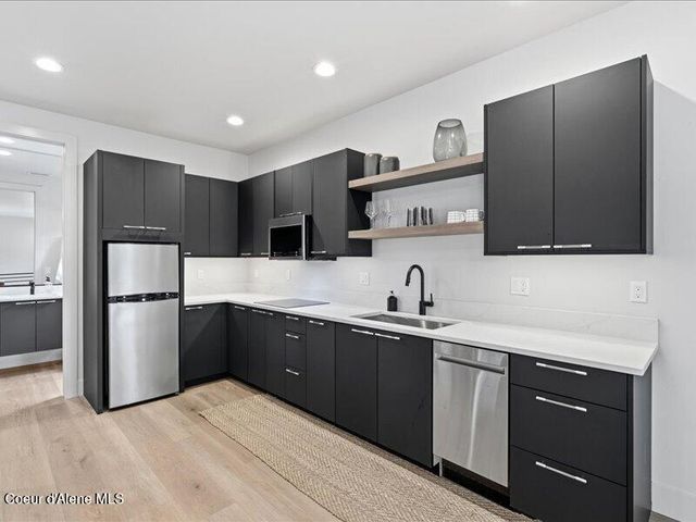 805 E SHERMAN AVE, Coeur D'alene, ID 83814