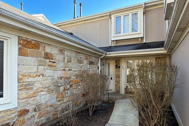 388 Kildeer Lane, Deerfield, IL 60015