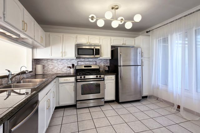 388 Kildeer Lane, Deerfield, IL 60015