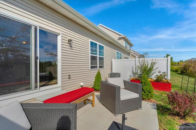 831 Plum Village Drive, Monroe, MI 48161