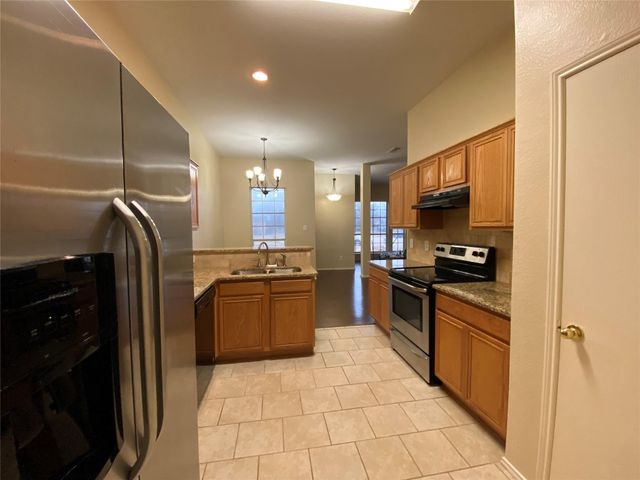 550 Monarch Drive, Lancaster, TX 75146