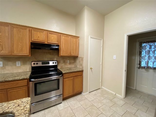 550 Monarch Drive, Lancaster, TX 75146