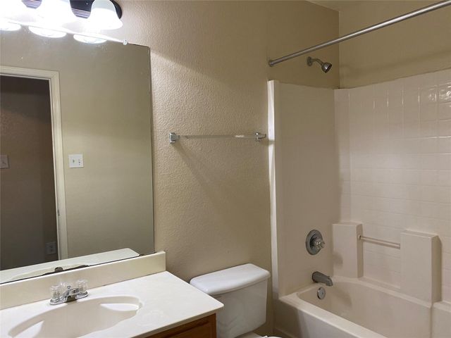 550 Monarch Drive, Lancaster, TX 75146