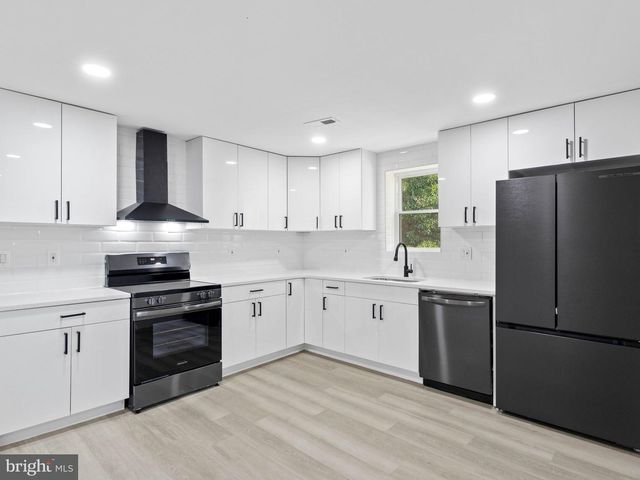 121 N 6TH ST, Darby, PA 19023