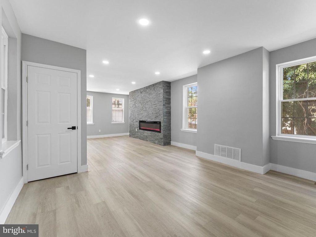 121 N 6TH ST, Darby, PA 19023