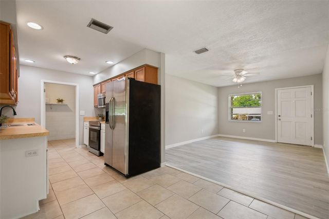 111 AMIGOS ROAD, Debary, FL 32713
