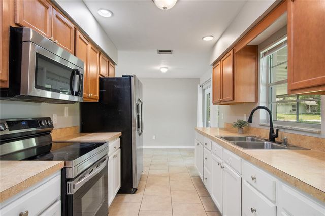 111 AMIGOS ROAD, Debary, FL 32713
