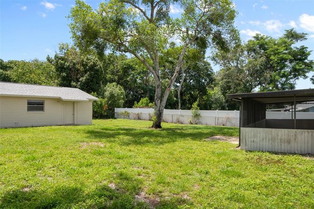 111 AMIGOS ROAD, Debary, FL 32713
