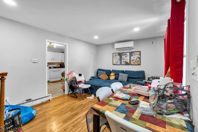 208 E Price St, Linden City, NJ 07036