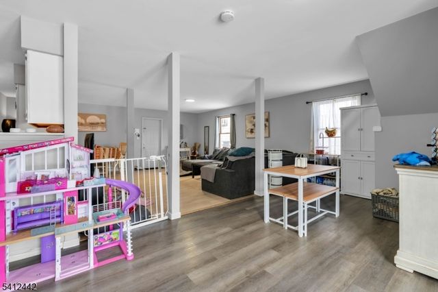 208 E Price St, Linden City, NJ 07036