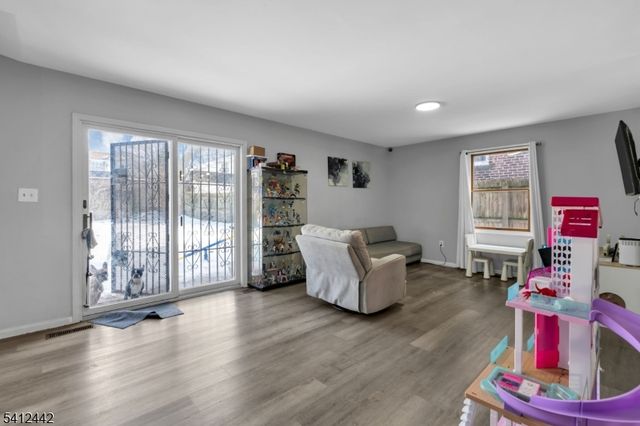 208 E Price St, Linden City, NJ 07036