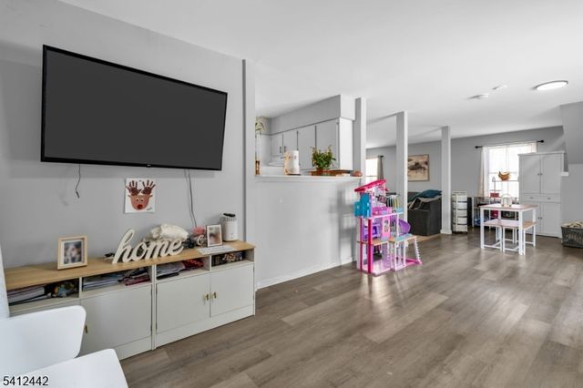 208 E Price St, Linden City, NJ 07036