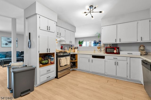 208 E Price St, Linden City, NJ 07036