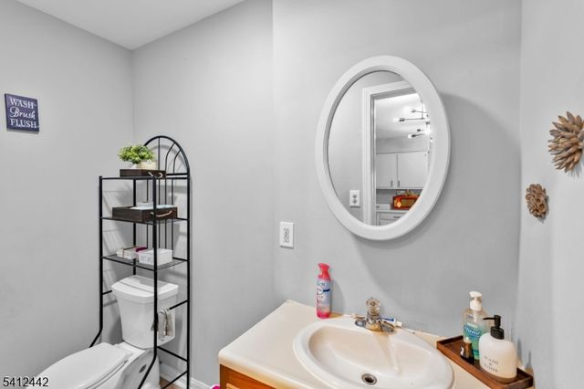 208 E Price St, Linden City, NJ 07036