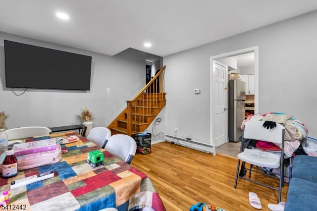 208 E Price St, Linden City, NJ 07036