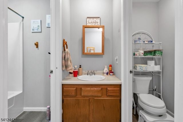 208 E Price St, Linden City, NJ 07036