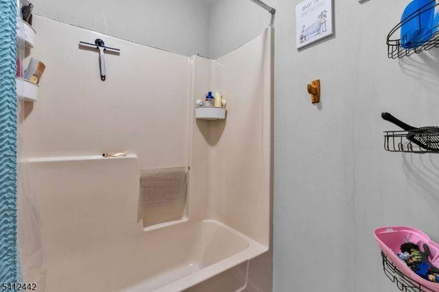 208 E Price St, Linden City, NJ 07036