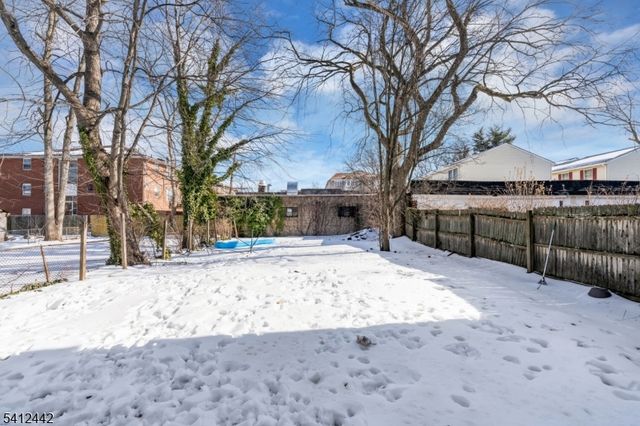 208 E Price St, Linden City, NJ 07036