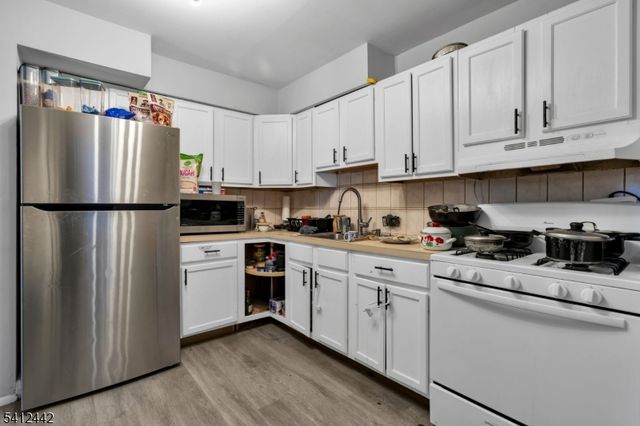 208 E Price St, Linden City, NJ 07036