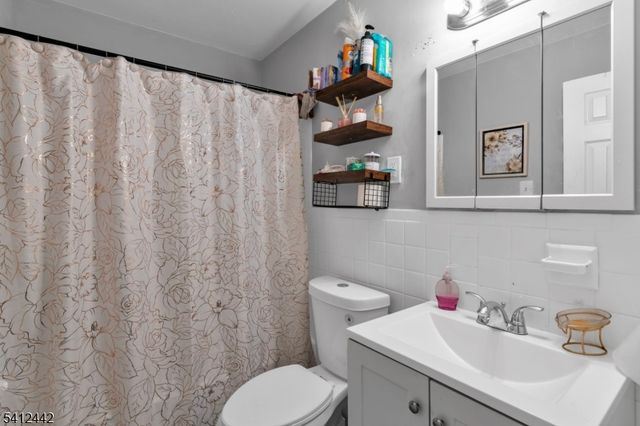 208 E Price St, Linden City, NJ 07036